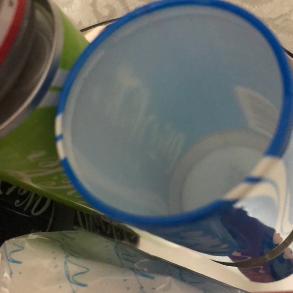 Mini Soda Can Wet Wipes Key Chain with Jingle Bell 3.25" x 1.25".  30 wipes. - Picture 4 of 7